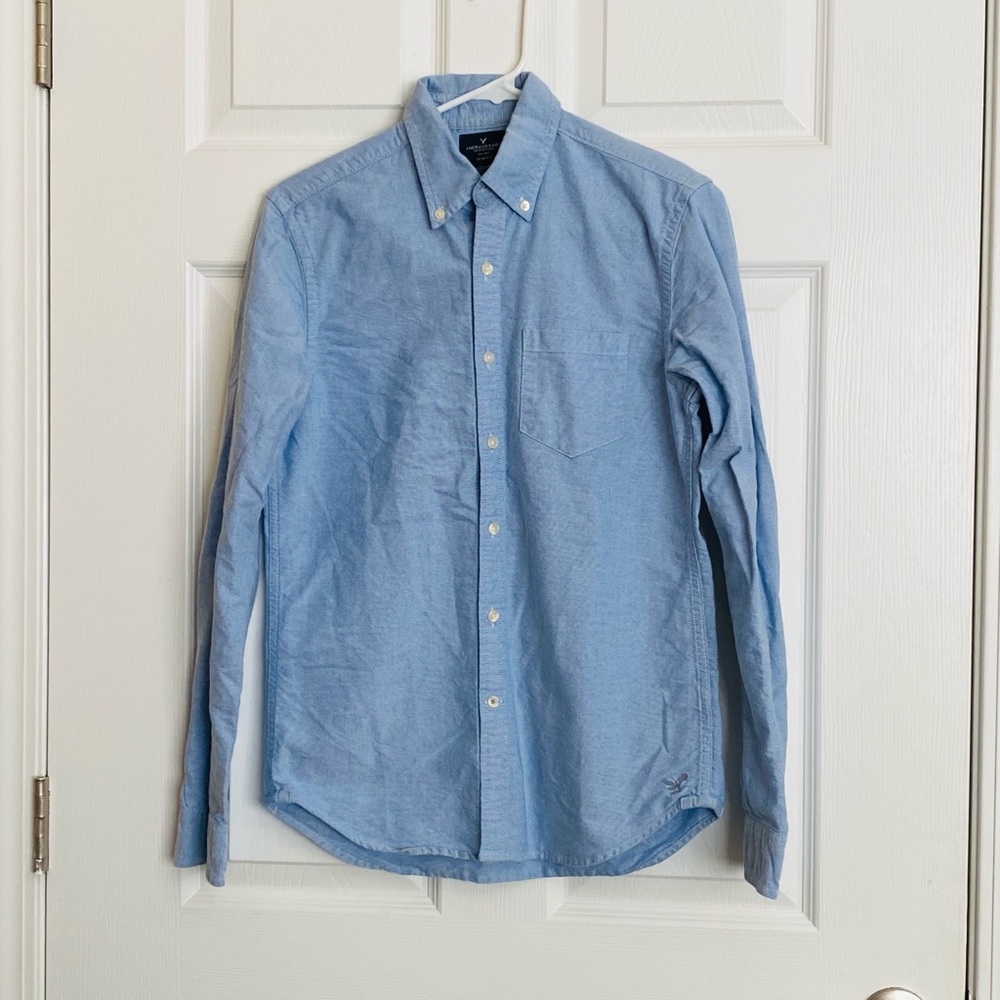 American Eagle Men's Blue Button-Down Shirt